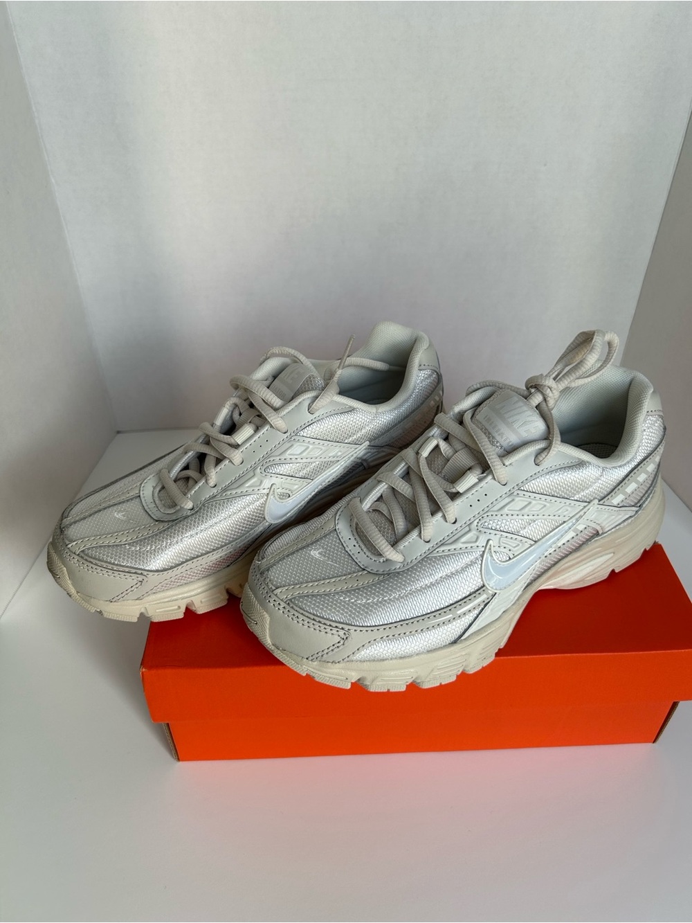 Nike Initiator Women's Sneakers Light Orewood Sail Size 6.5 NIB 394053-103